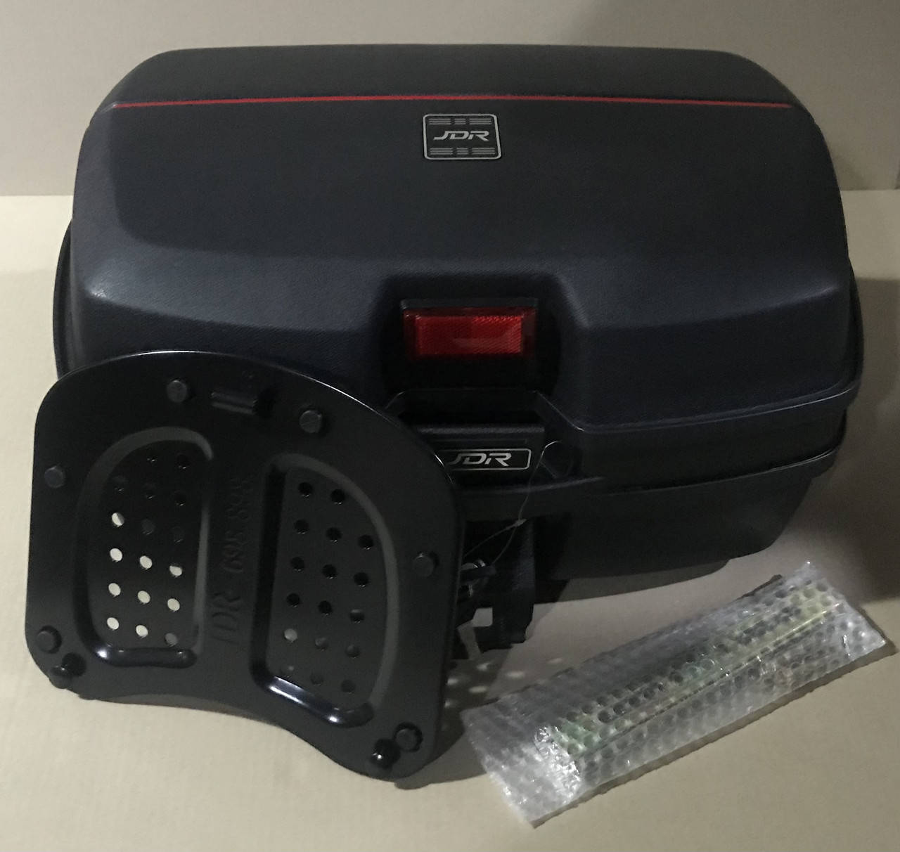 

Кофр багажник большой на 2 шлема "JDR / FIADERUI", Черный