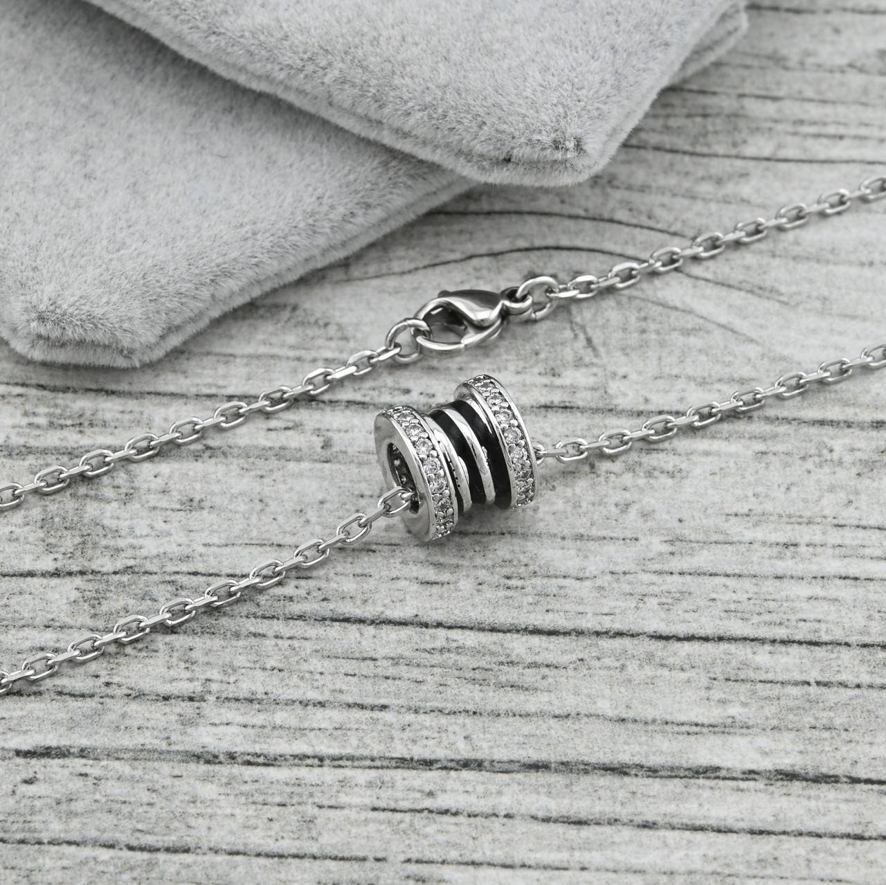 

Колье Бриллиантовое колесо 36866 ширина 1.5 мм подвеска 9х9 мм белые фианиты позолота Белое Золото длина 45