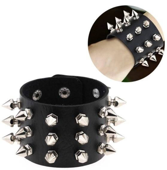 

Браслет с шипами, черный