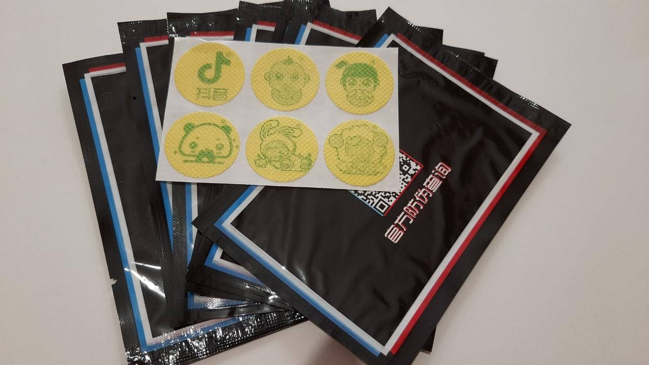 

Наклейки-репелленты от комаров для всей семьи. Наклейки на одежду от комаров для всей семьи