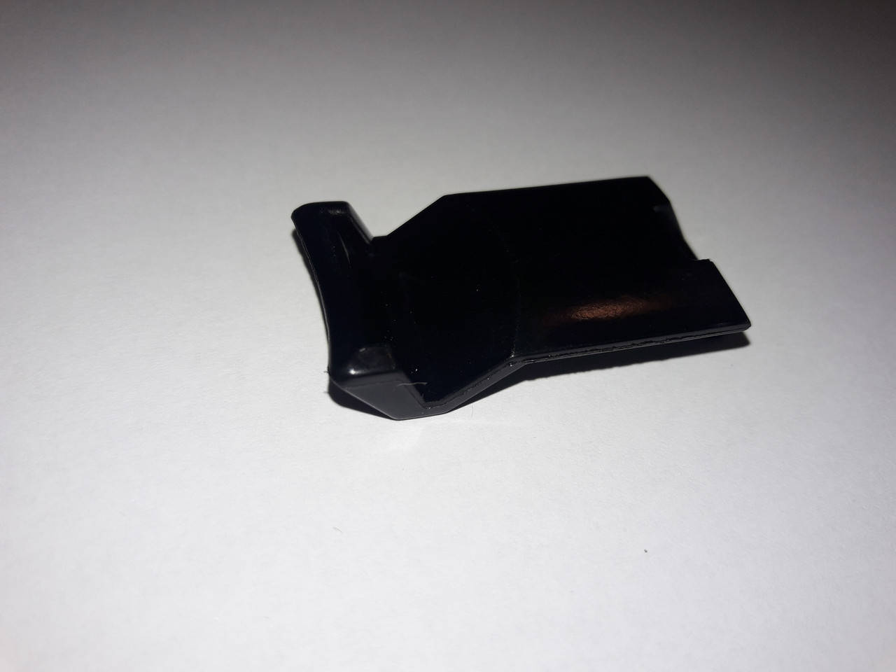 

Рычаг блокировки фильтра в рожке кофемашины DeLonghi