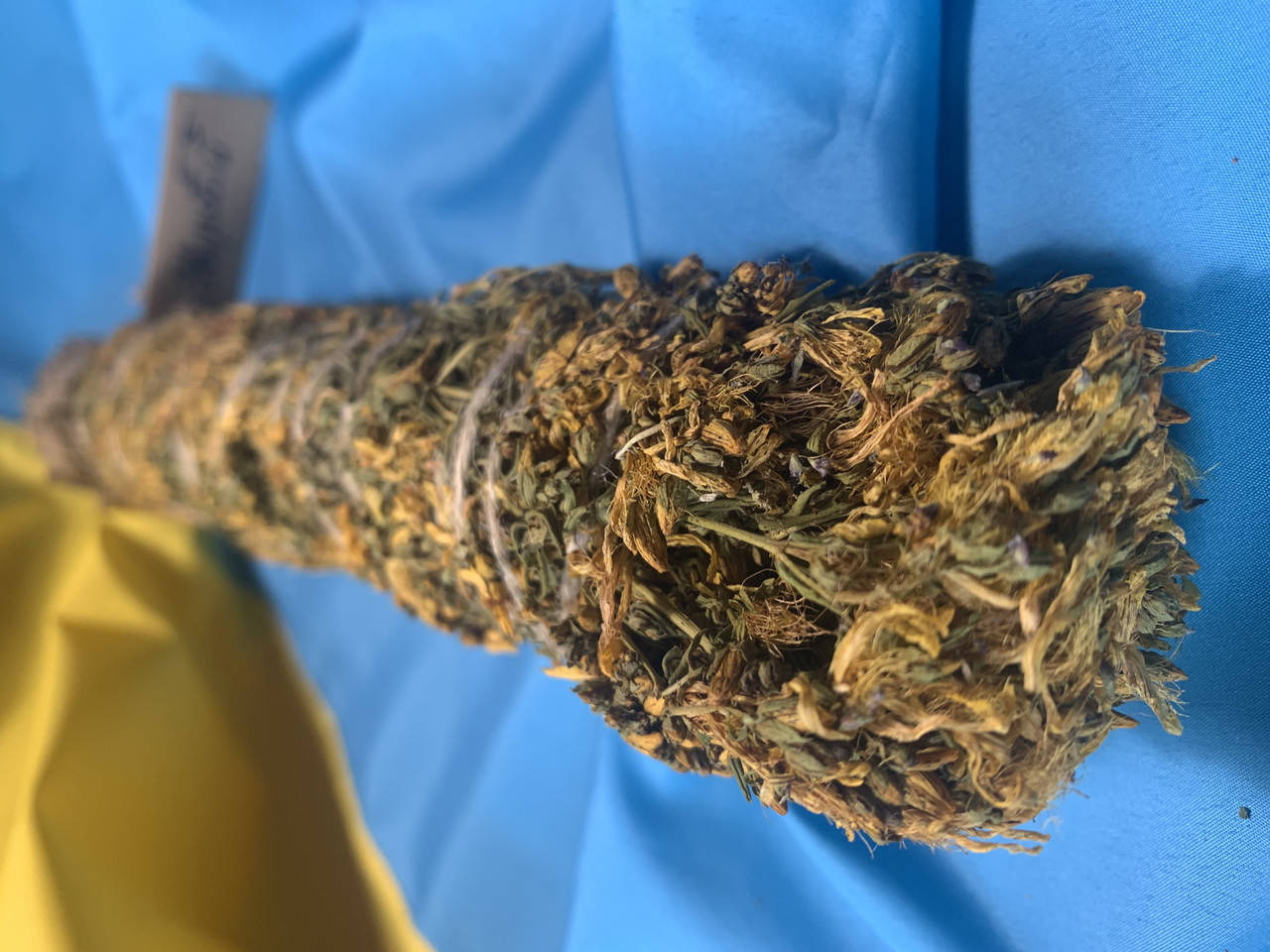 

Благовония для окуривания, скрутка из зверобоя