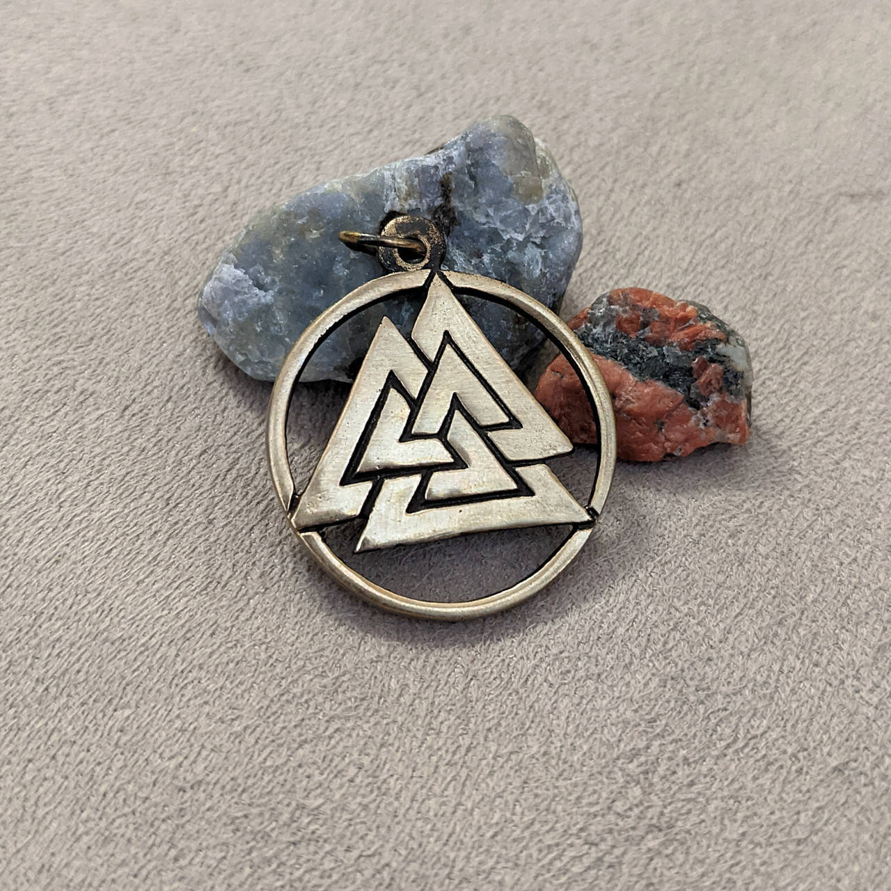 

Бронзовий скандинавский оберег "Валькнут" ручная работа