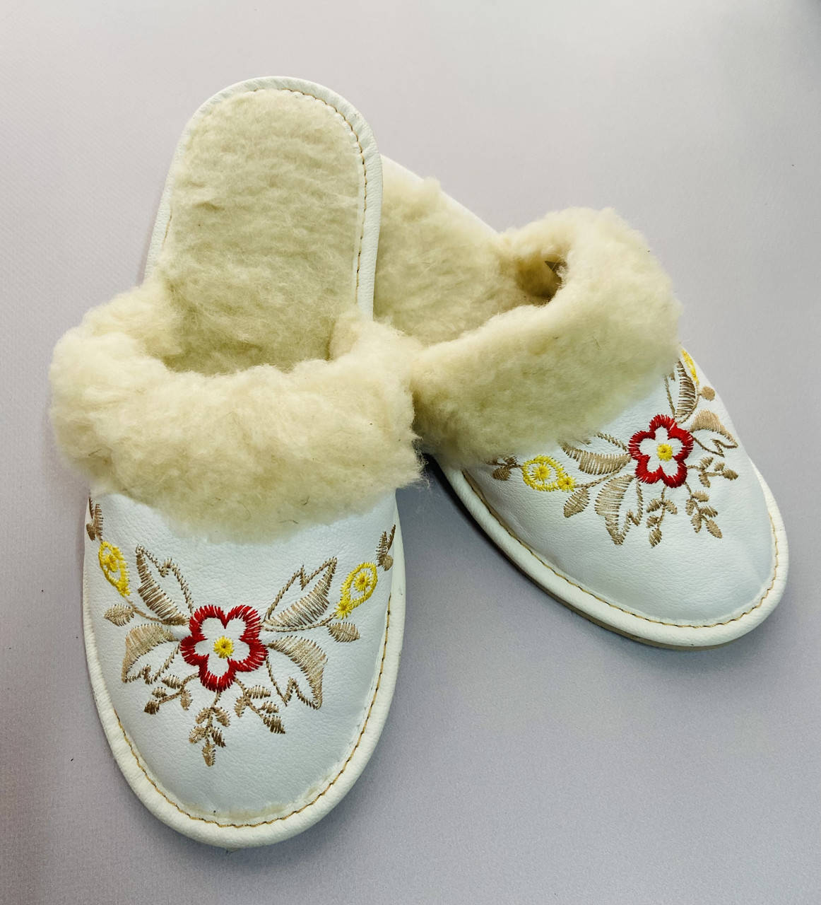 

Домашні капці із жіночі з овечої шерсті и шкіри 41, Белый