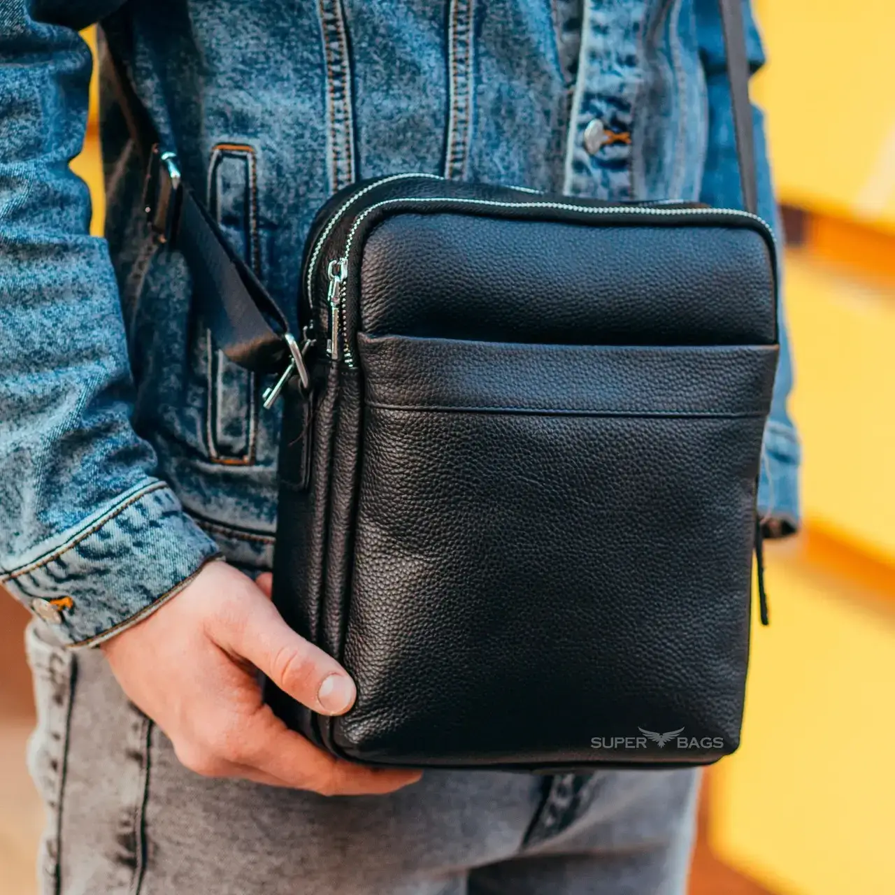 

Мессенджер мужской кожаный Tiding Bag 90121 черная, Черный