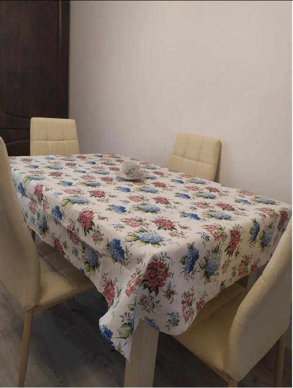 

Скатертина столова 1.8*1.5м, Разные цвета