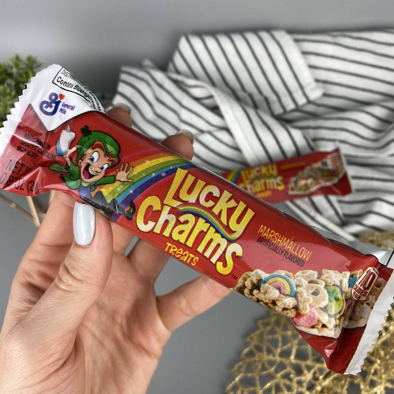 

Батончик с хлопьями и маршмеллоу Лаки Чармс Lucky Charms Marshmallow Treats 1 шт