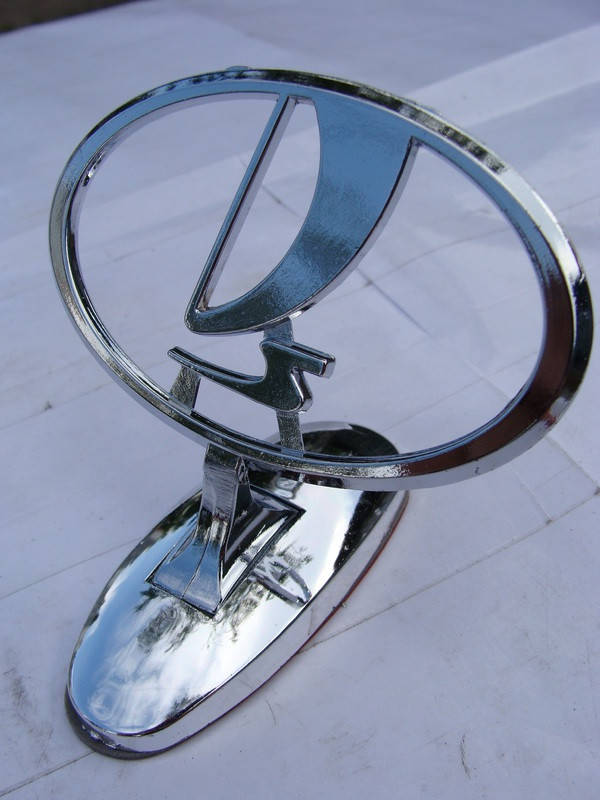 

Эмблема на капот ВАЗ LADA ЛАДА (прицел) ПД 159929