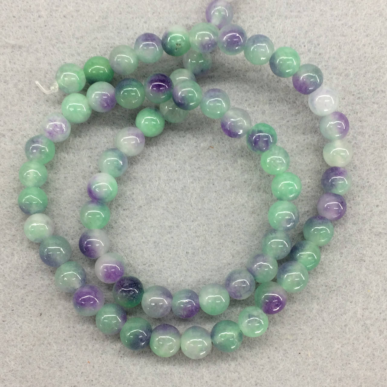 

Бусины на нитке Флюорит (им. из кварца) гладкий шарик d=6 мм