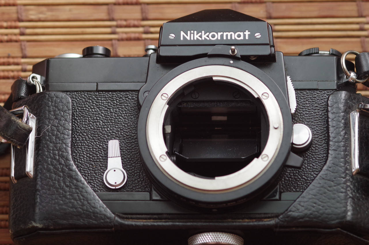 

Черный Nikon Nikkormat FT N + кофр