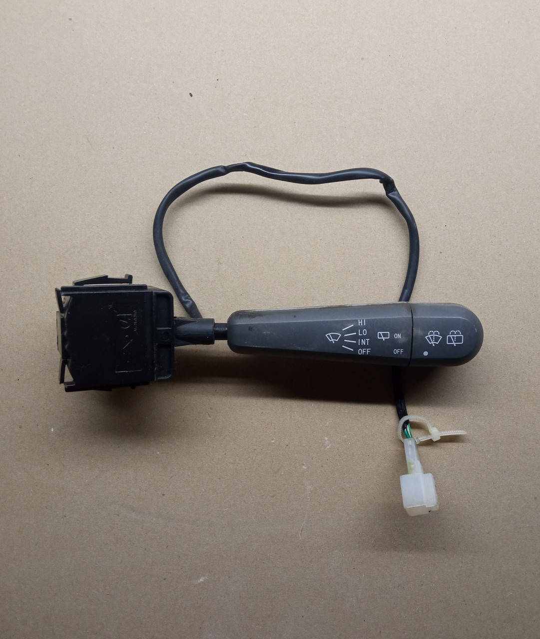 

Переключатель стеклоочистителей подрулевой S12 Chery Kimo