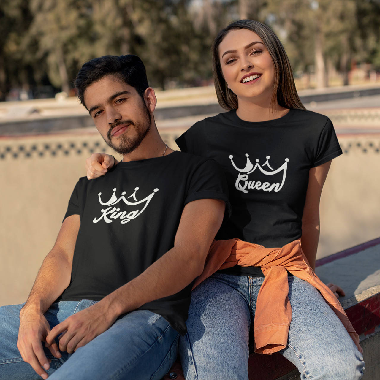 

Парные футболки для парня и девушки "King / Queen"