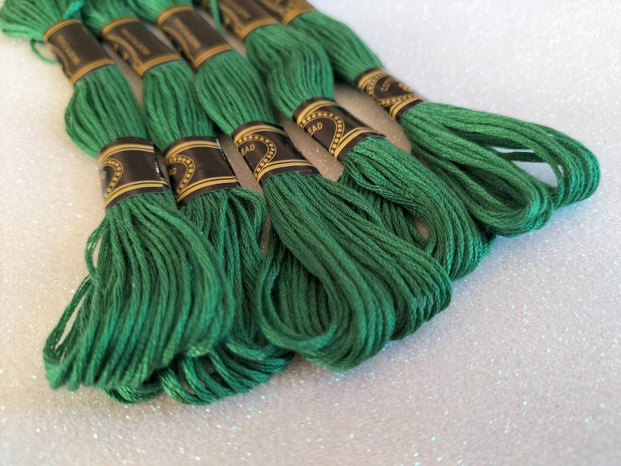 

8м ниитки мулине для вышивания цвет - зеленый