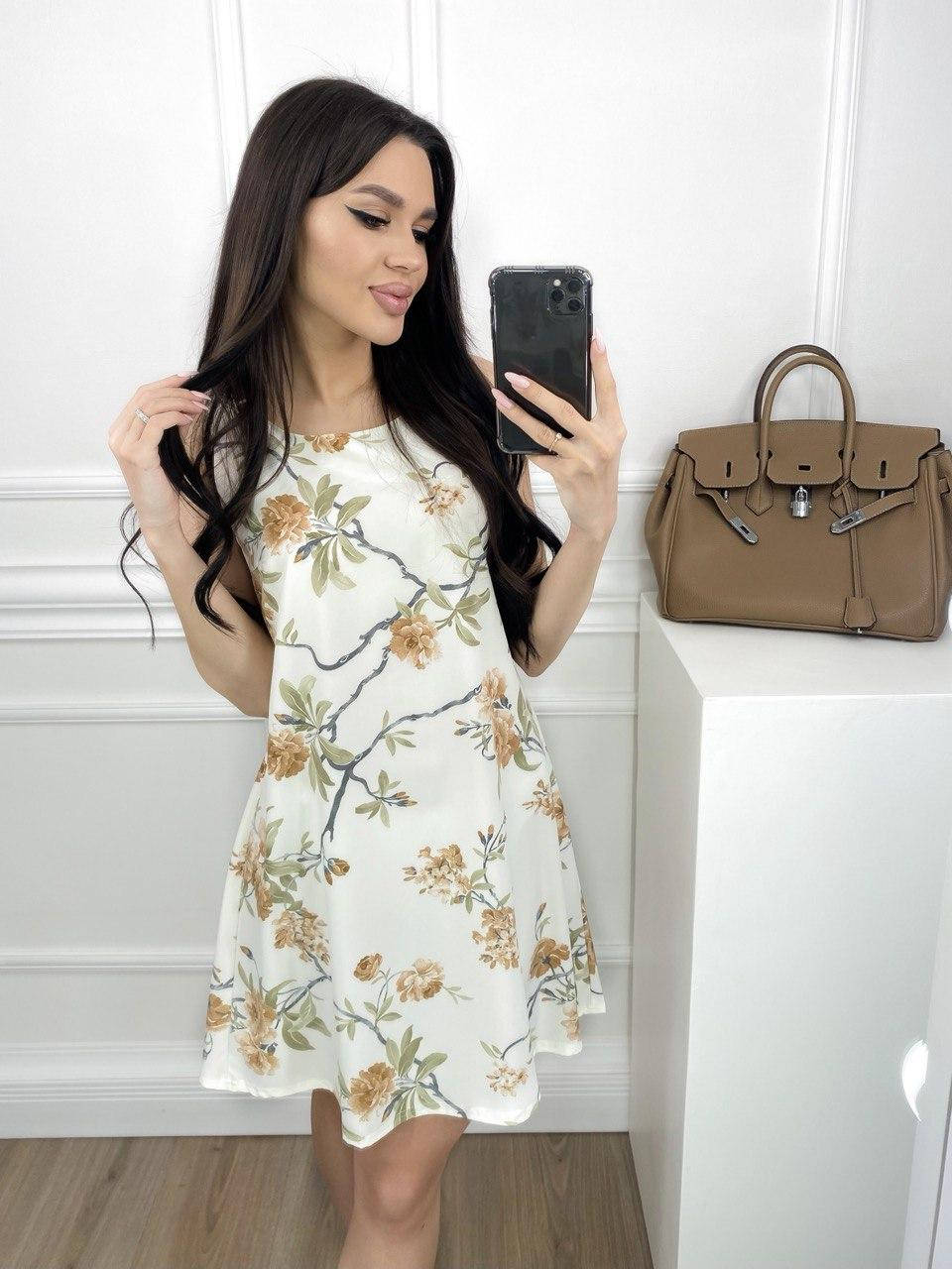 

Короткое летнее платье молочное с цветами 822