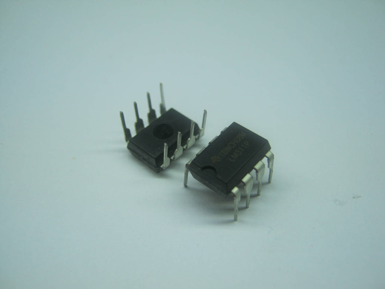 

Микросхема LM311P, DIP-8 TI, Китай