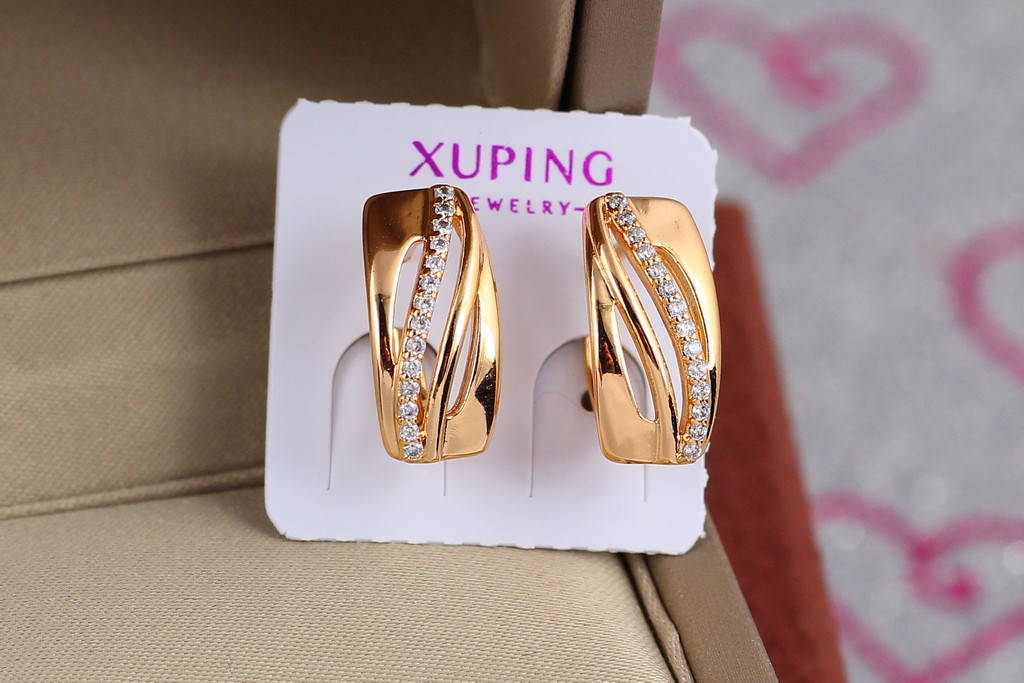 

Серьги Xuping Jewelry прямоугольные с камнями по диагонали 1,6 см золотистые