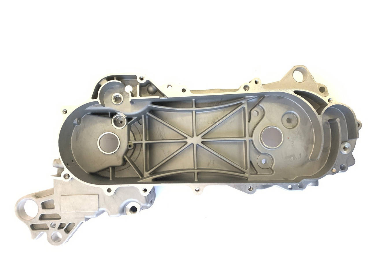 

Картер левый 4Т GY-6 50/80/100 куб. под 10 колесо.