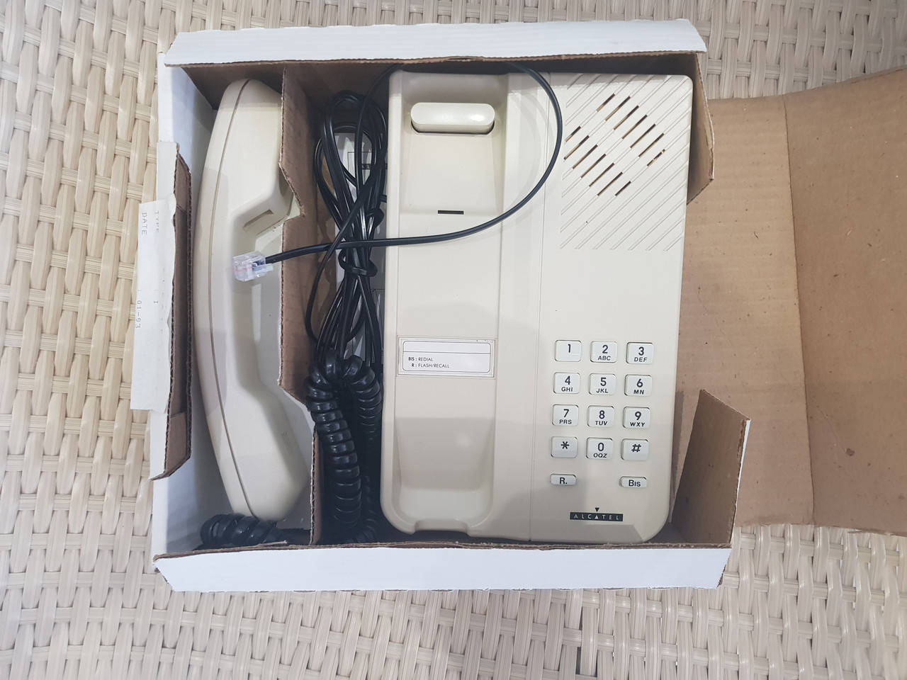 

Проводной телефон Alcatel