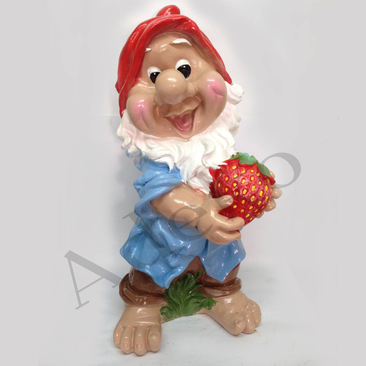 

Садовая фигура Гном с клубникой 67 см
