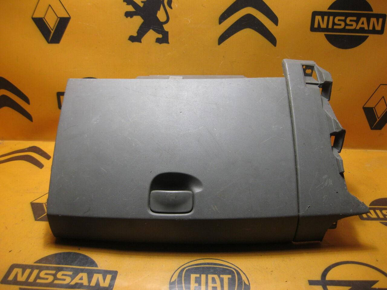

Б/У Бардачок RENAULT SCENIC II 8200140753