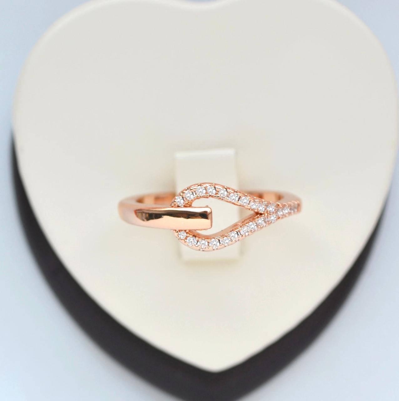 

Кольцо с белыми цирконами позолота 18к. размер 20.21.22. 22