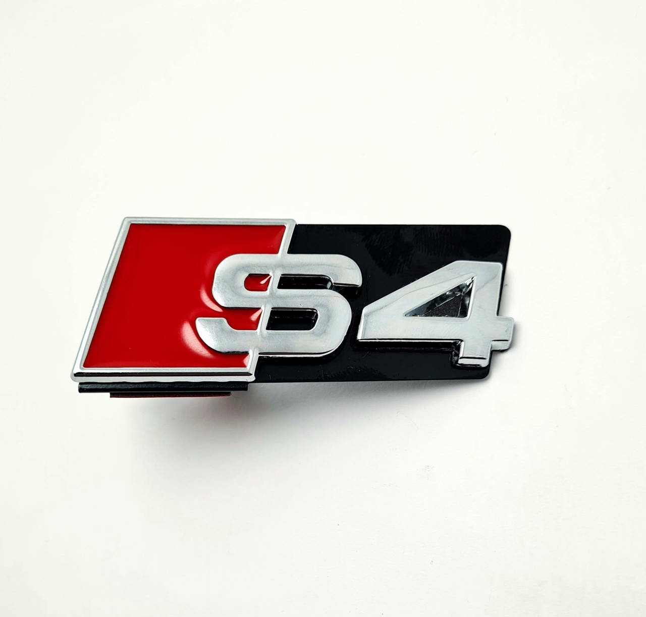 

Эмблема решетки радиатора Audi S4