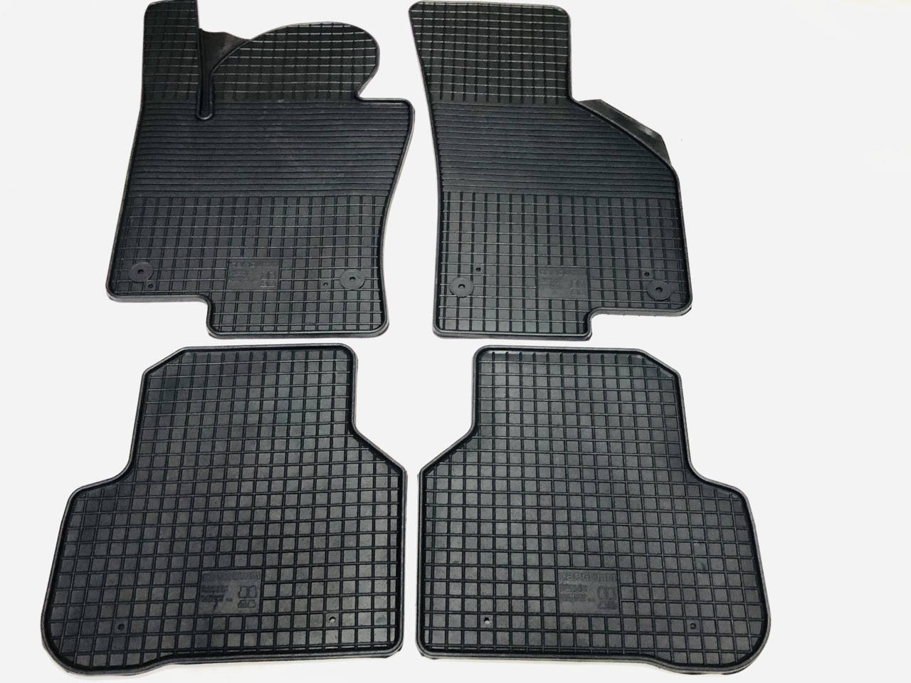 

Коврики для Volkswagen Passat B7 2010- (Фольцваген Пасат Б7) резиновые в салон (CarGum Харьков)