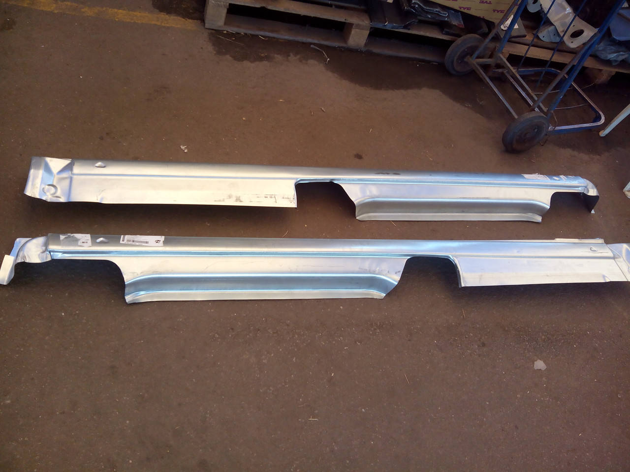 

Пороги на Ford Transit Connect 02-09