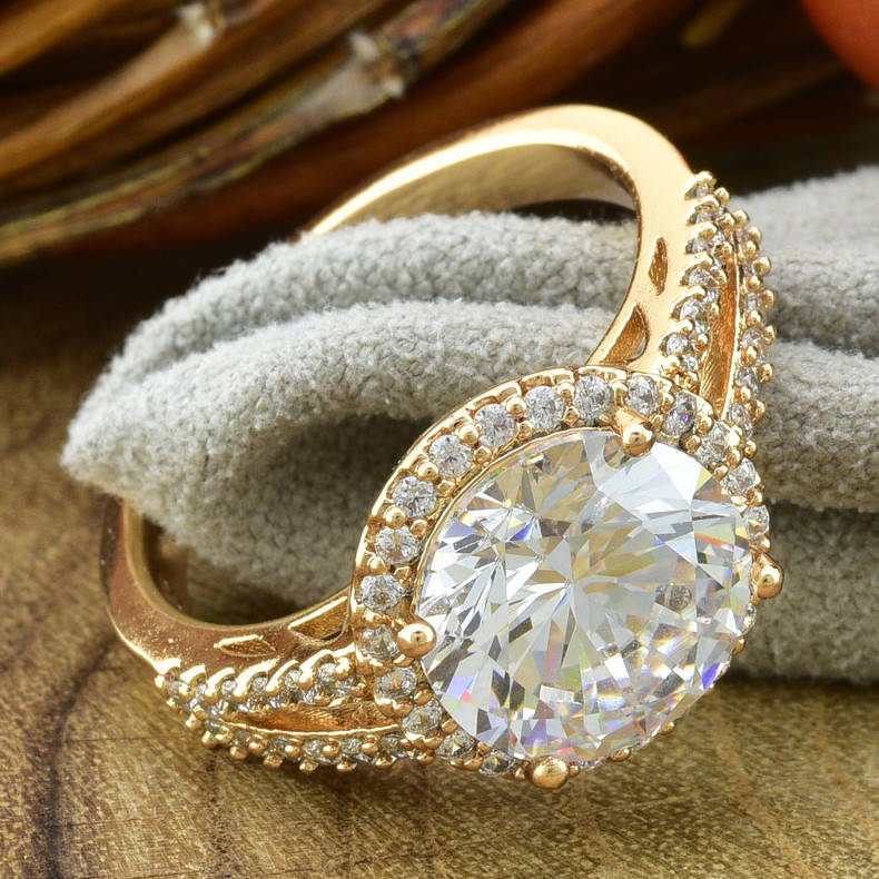 

Кольцо Xuping 15100 ширина 12 мм белые фианиты позолота 18К размер 17