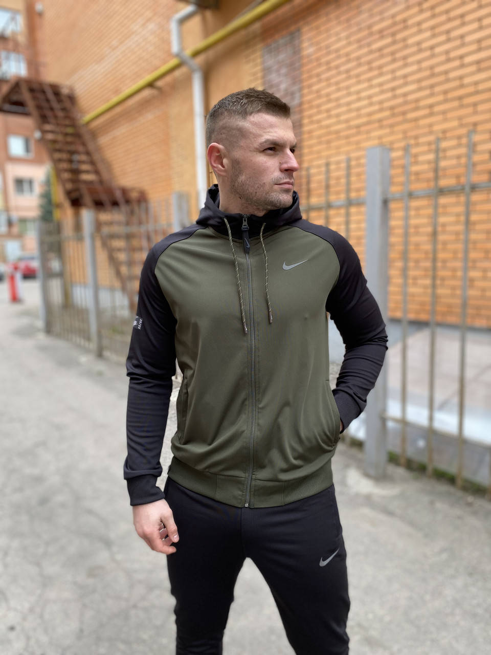 

Чоловічий спортивний костюм NIKE, Хаки