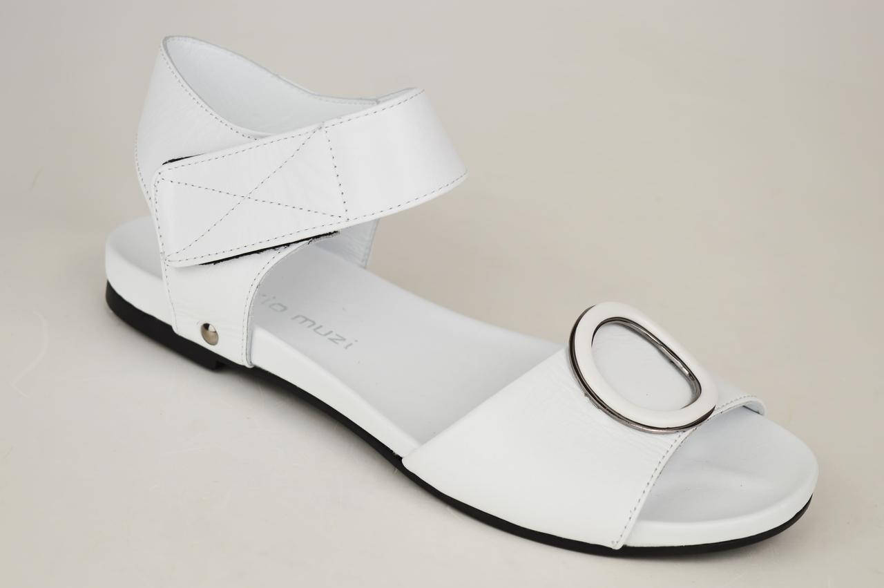 

Босоножки на плоской подошве Mario Muzi 763 38 Белый кожа