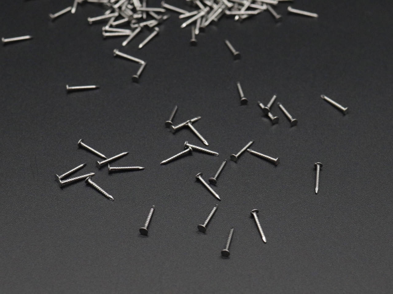 

Крепеж для шкатулок. Плоская шапочка. Цвет "серебро".Тонкие. 1х10мм