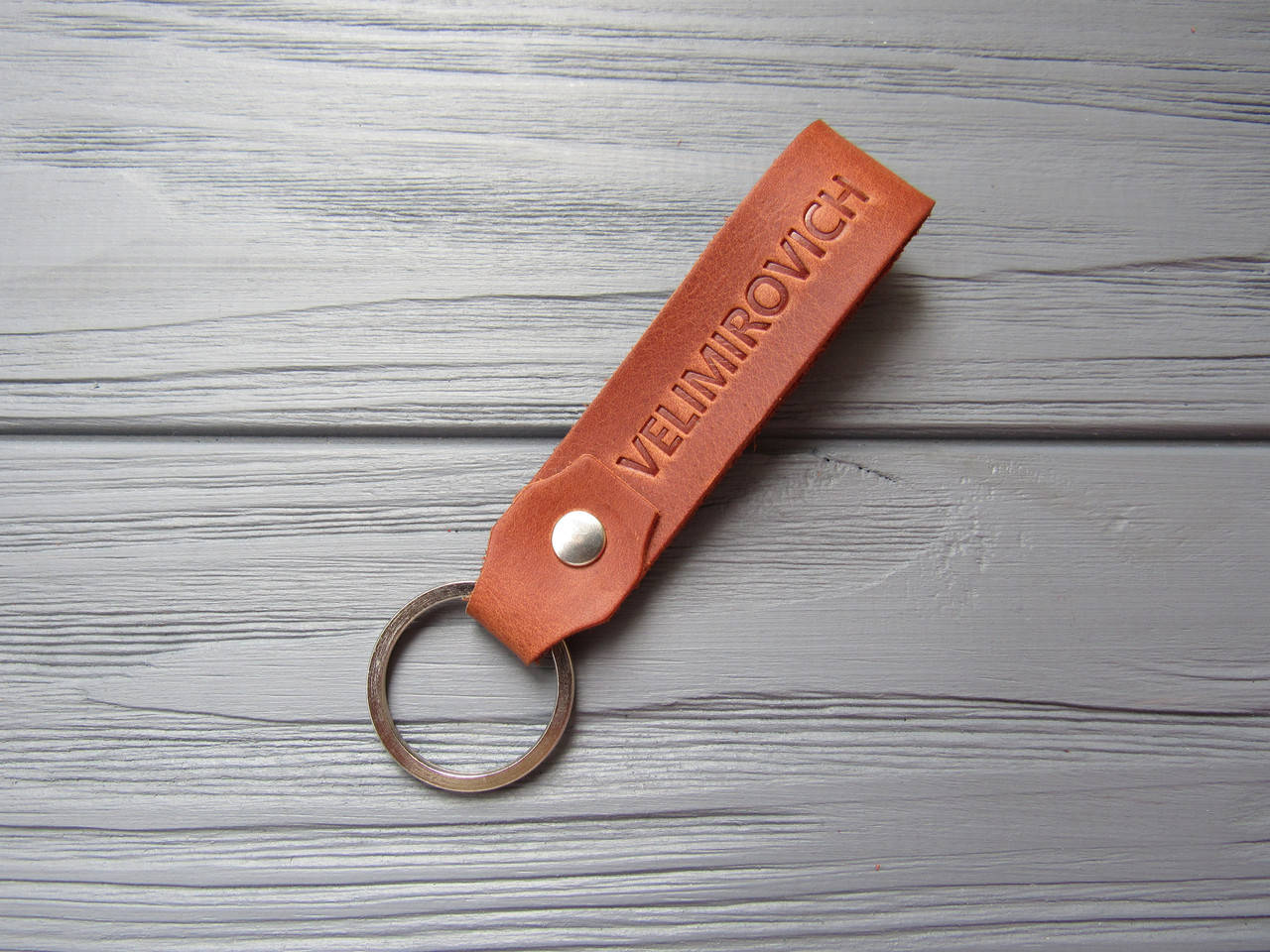 

Кожаный именной брелок коричневый_брелок для ключей из кожи