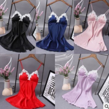 

Атласный пеньюар с кружевом