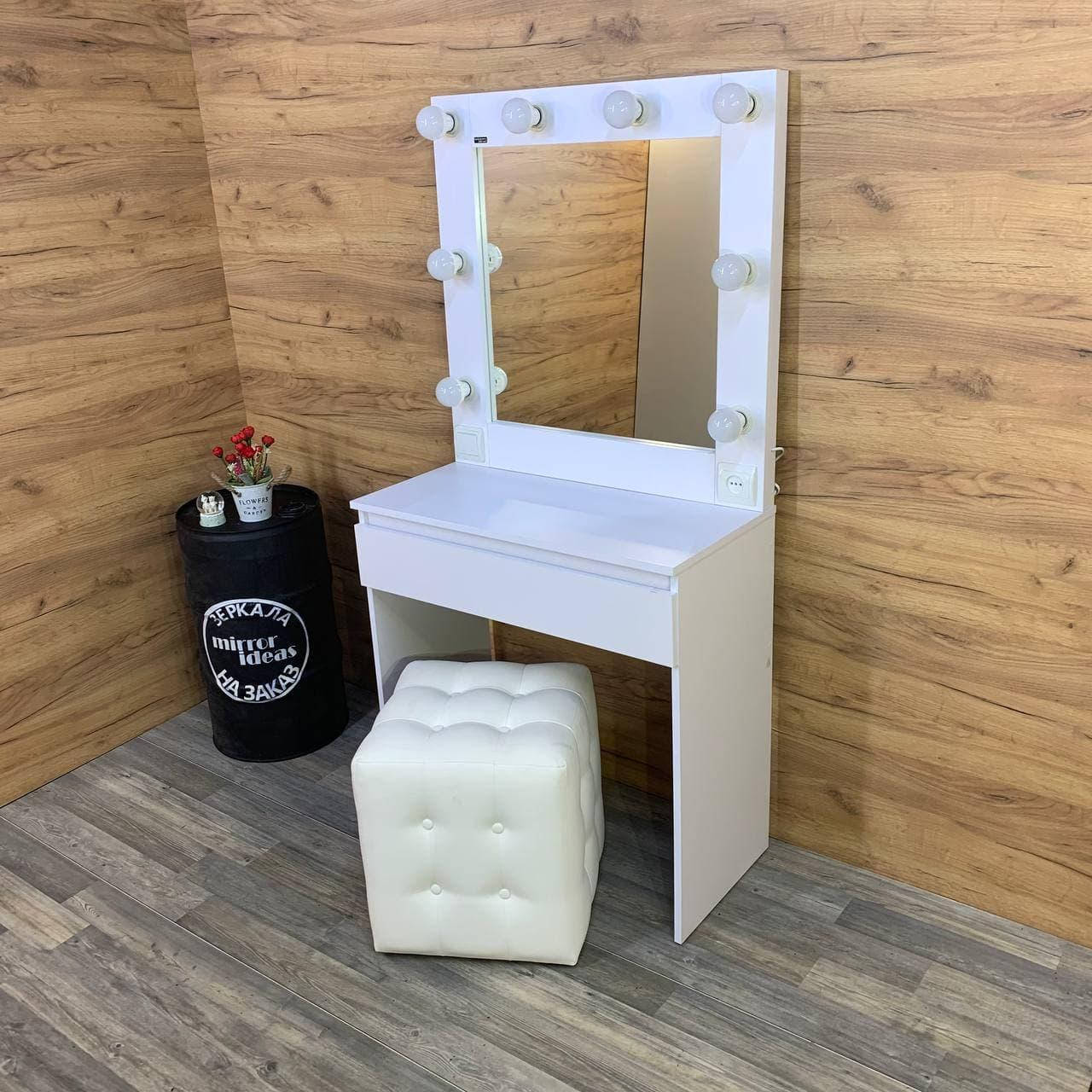 

Компактный туалетный столик с подсветкой, дизайн без ручек