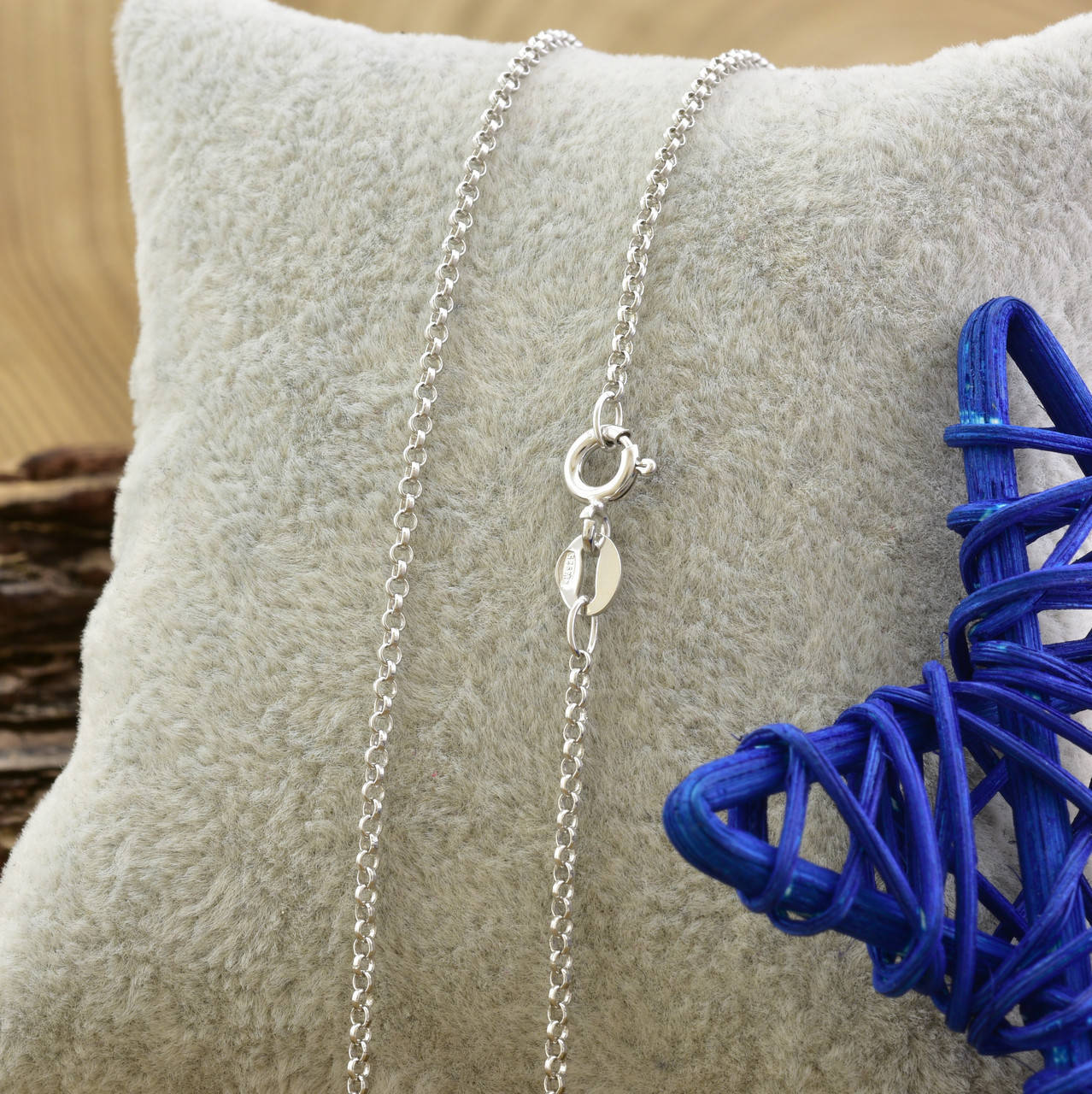 

Серебряная цепочка Зеркальный блеск ширина 1 мм ТС5300092 длина 40