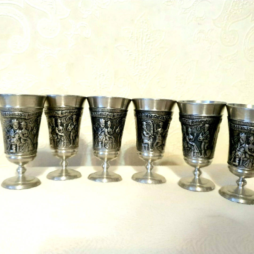 

Рюмки на ножке оловянные Свадьба Германия