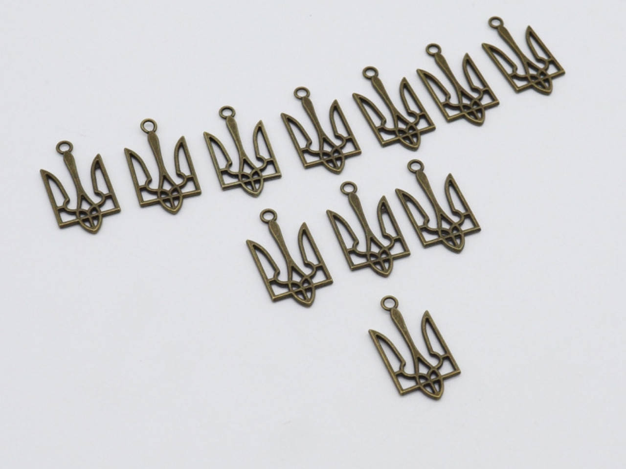 

Тризуб Украины заготовка. Старая латунь. 16х31мм