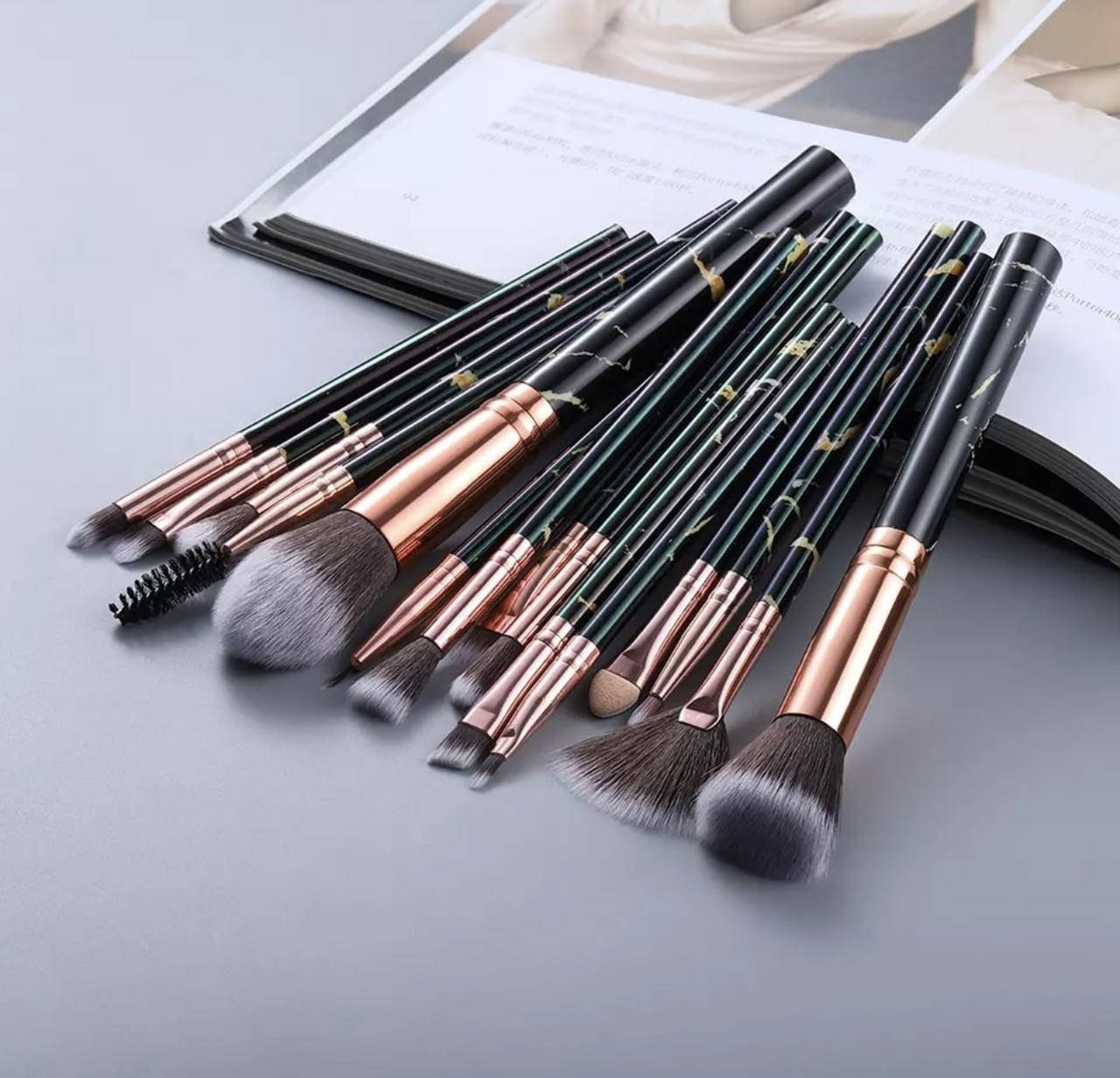 

Набор кистей для макияжа 15 шт