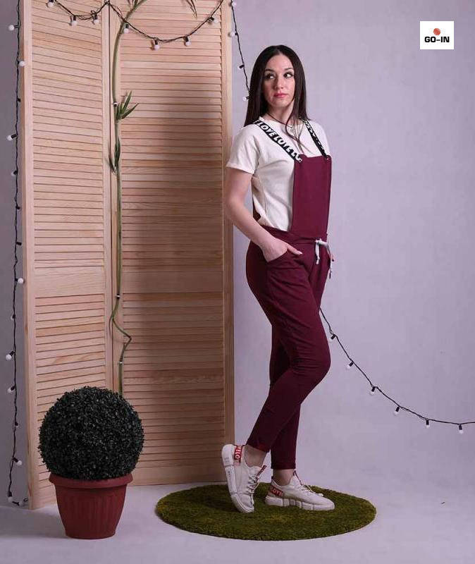 

Комбинезон женский однотонный бордовый с брюками на бретелях 42-50р.