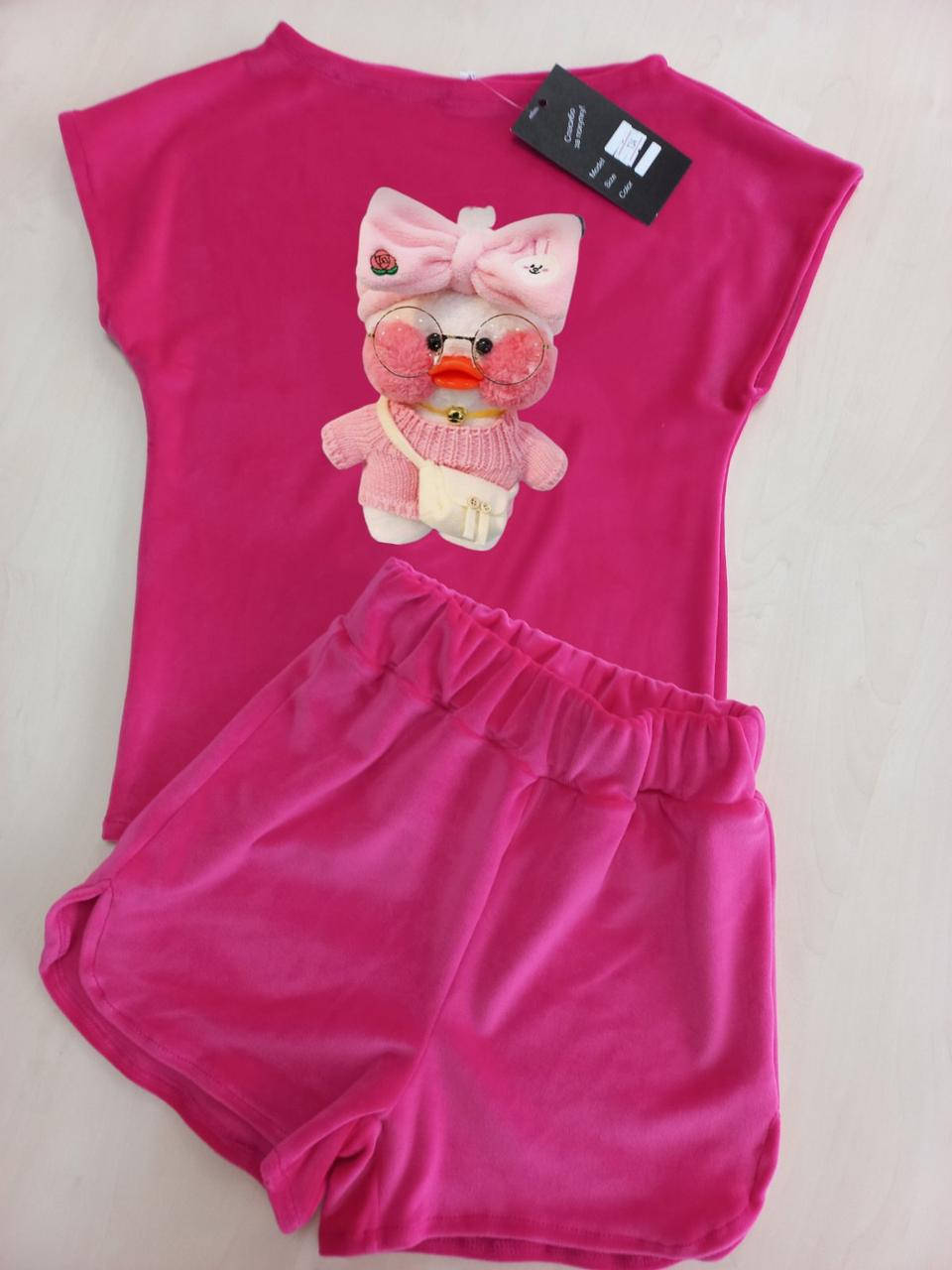

Пижама из велюра с уточкой лалафанфан lalafanfan (футболка, шорты) с пришивной аппликацией малиновая, Розовый