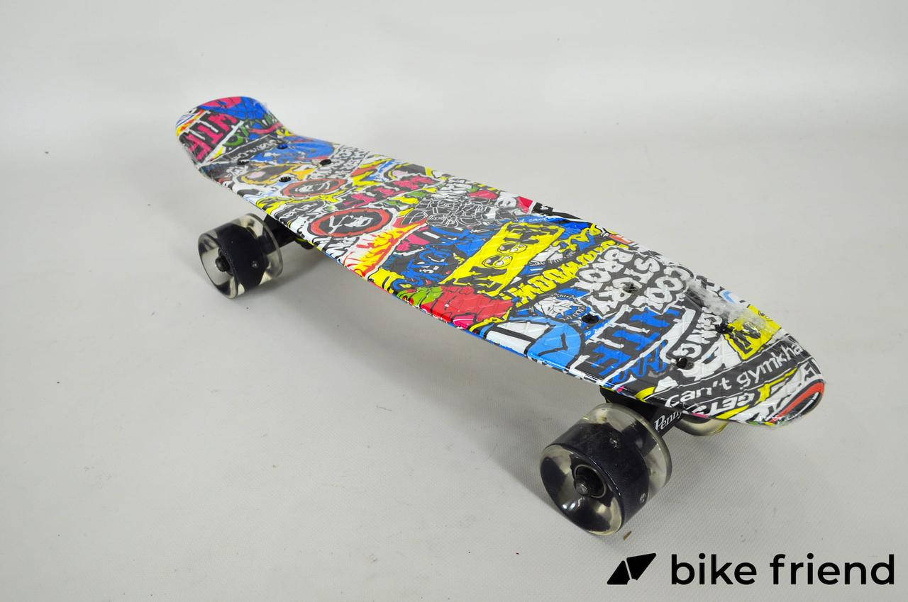 

Пенни борд Maraton Ultra граффити со светящимися колесами, Разные цвета