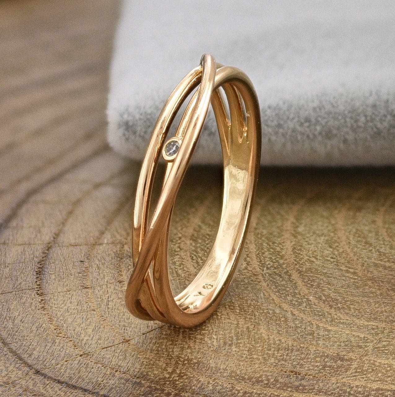 

Кольцо Xuping 35282 ширина 5 мм белые фианиты позолота 18K размер 18