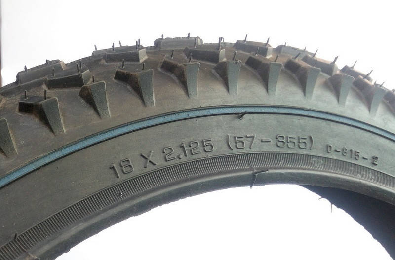 

Шина велосипедная 18 х 2,125 DEESTONE