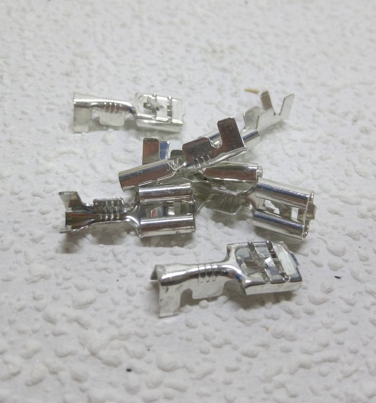 

Клемма 6,3мм "мама" луженая белая