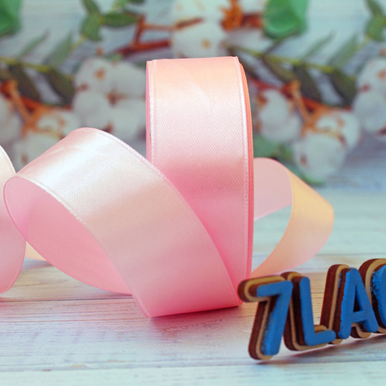 

Лента атласная однотонная / цвет БЛЕДНО-РОЗОВЫЙ / ширина 2,5 см / бобина 23 м