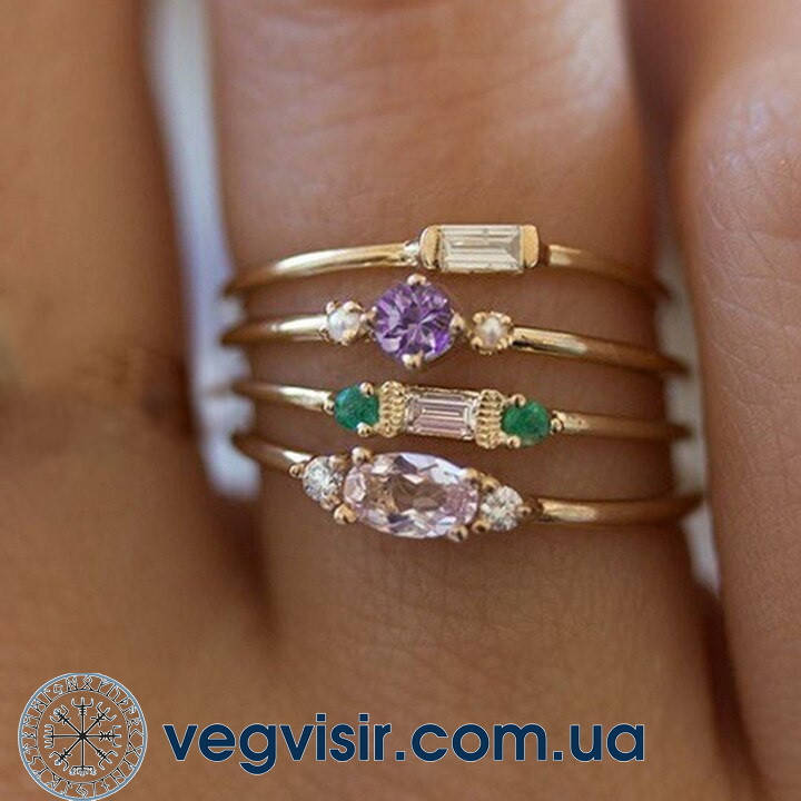 

Набор колец 4 шт Кольца с кристаллами золотистые комплект костяшки на фаланги ПАНК