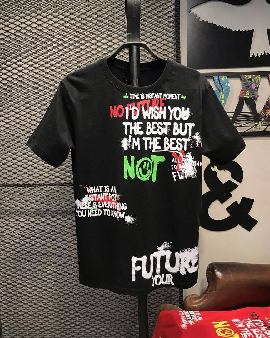 

Футболка мужская оверсайз черная с ярким принтом