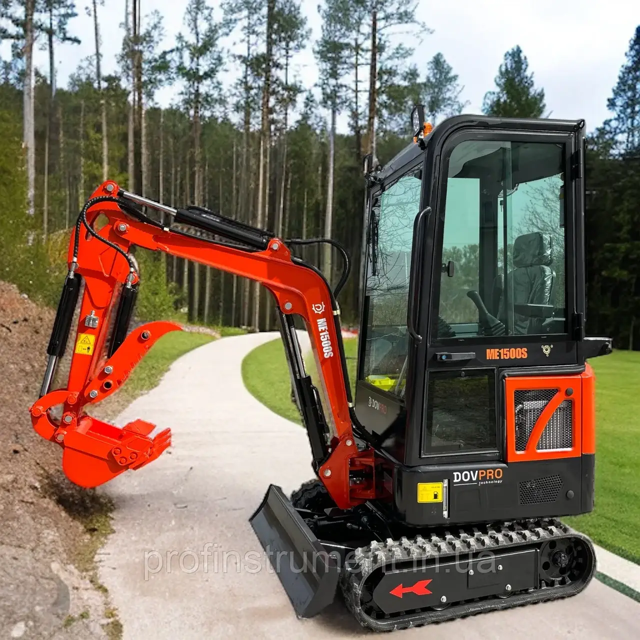 Міні-екскаватор DOVPRO МЕ1500S з кабіною, регульованими гусеницями та ковшем 40 см (1500 кг, дизель 25.8 к.с.), фото 1