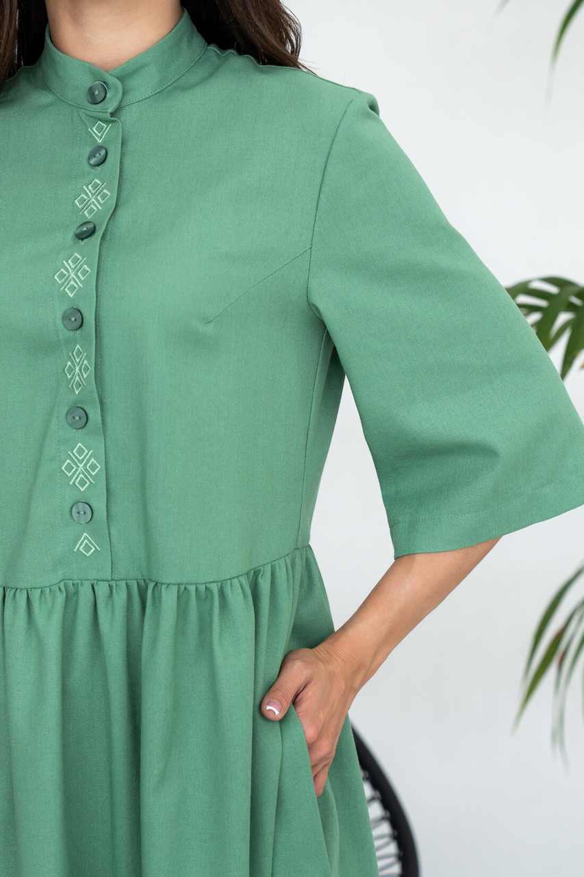 Літня лляна сукня Тільда з вишивкою на гудзиках вільного крою 42-56 розміри різні кольори, фото 1